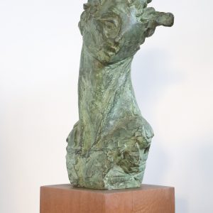 escultura Poeta bronce y madera Luis Manuel García Cruz vista frontal